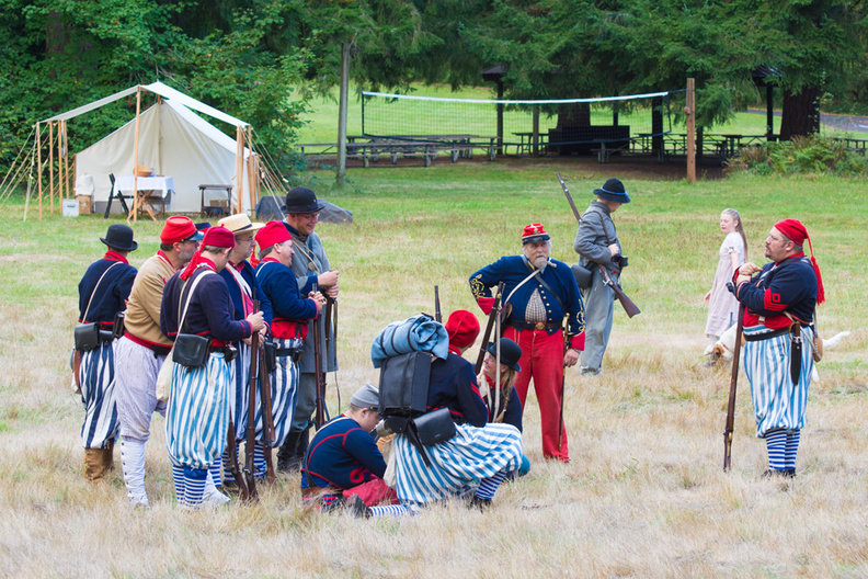 Confederate soldiers in Zouave uniform